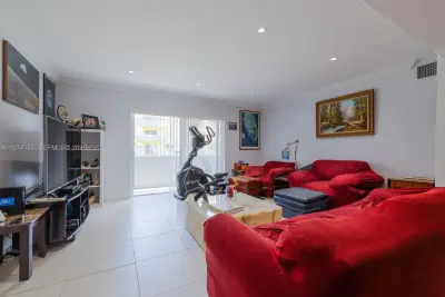 7401 SW 82nd St #109s, Miami: photo 1 of 20