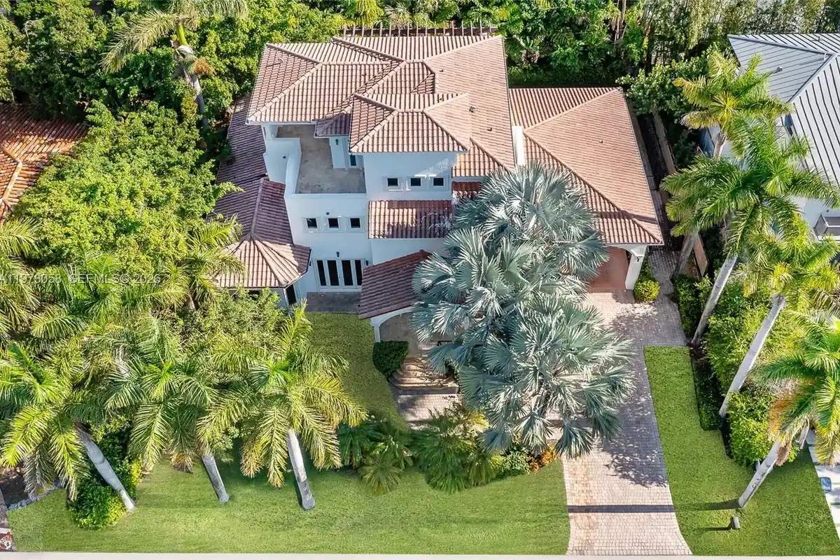 541 S Mashta Dr, Key Biscayne: photo 1 of 28