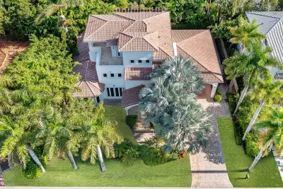 541 S Mashta Dr, Key Biscayne: photo 1 of 28