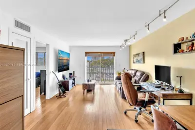 1236 Alton Rd #402, Miami Beach: photo 1 of 25