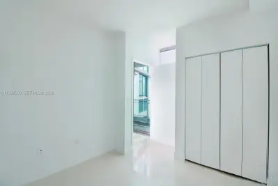 92 SW 3rd St #2706, Miami: photo 1 of 13