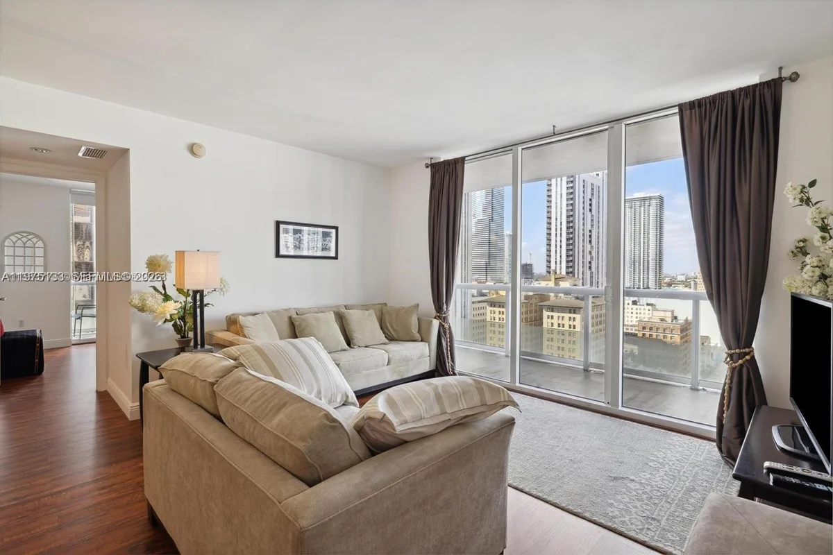 50 Biscayne Blvd #2111, Miami: photo 1 of 31