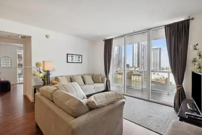 50 Biscayne Blvd #2111, Miami: photo 1 of 31