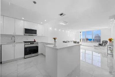 4101 Pine Tree Dr #919, Miami Beach: photo 1 of 25