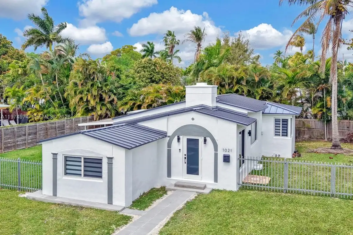 1021 NE 82nd Ter, Miami: photo 1 of 47