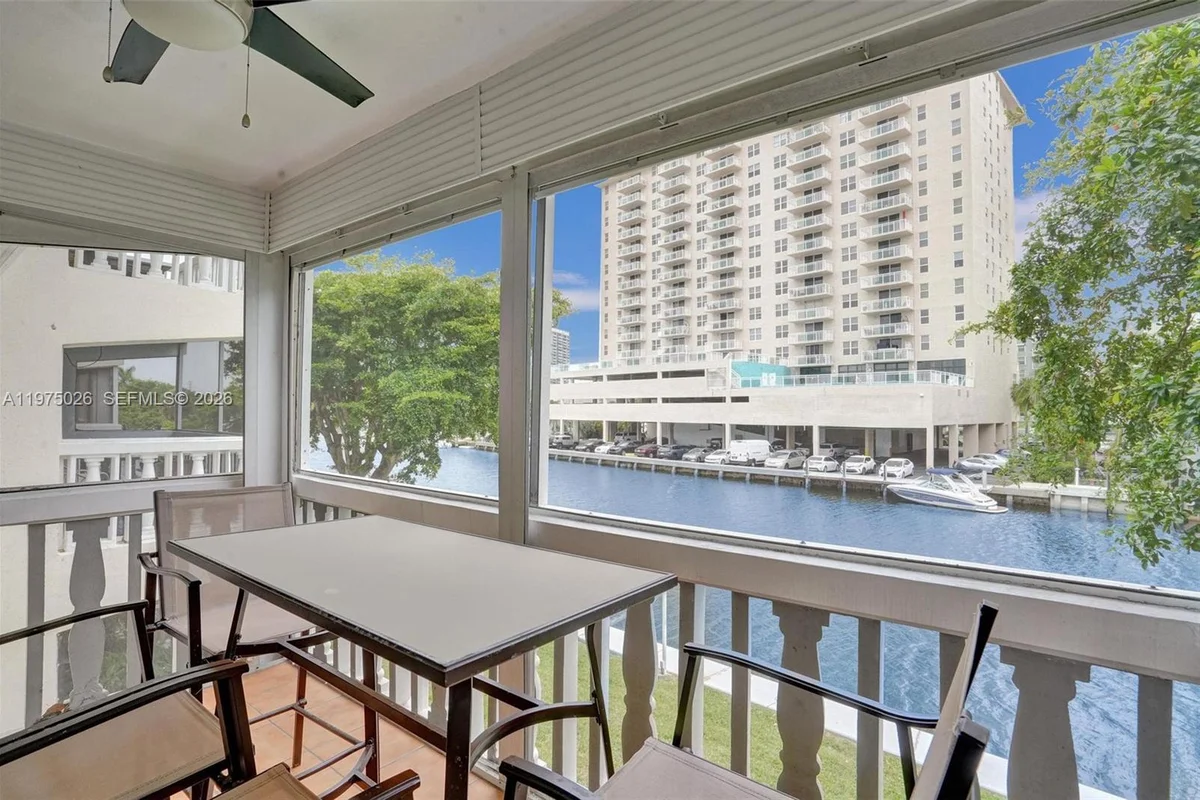 450 Paradise Isle Blvd #204, Hallandale Beach: photo 1 of 40