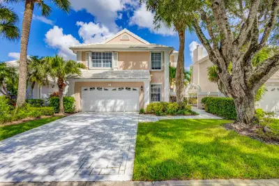 17 Selby Ln, Palm Beach Gardens: photo 1 of 69