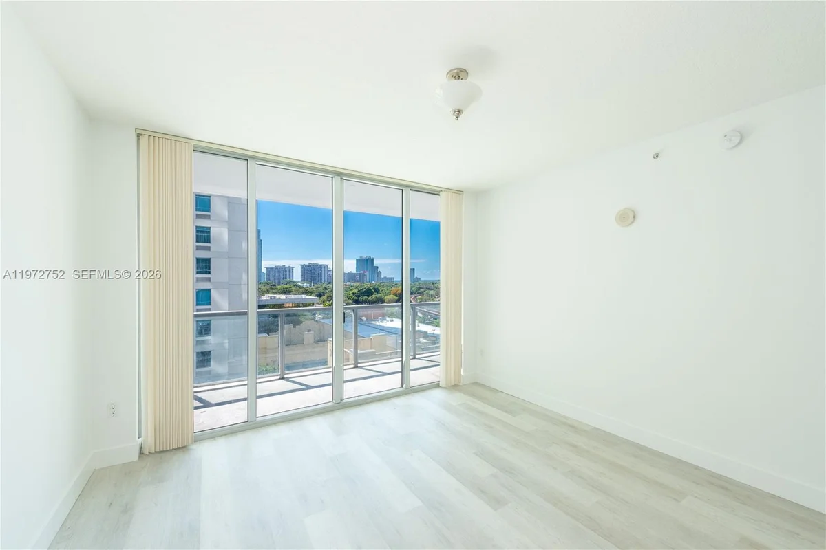 79 SW 12th St #1105-S, Miami: photo 1 of 25