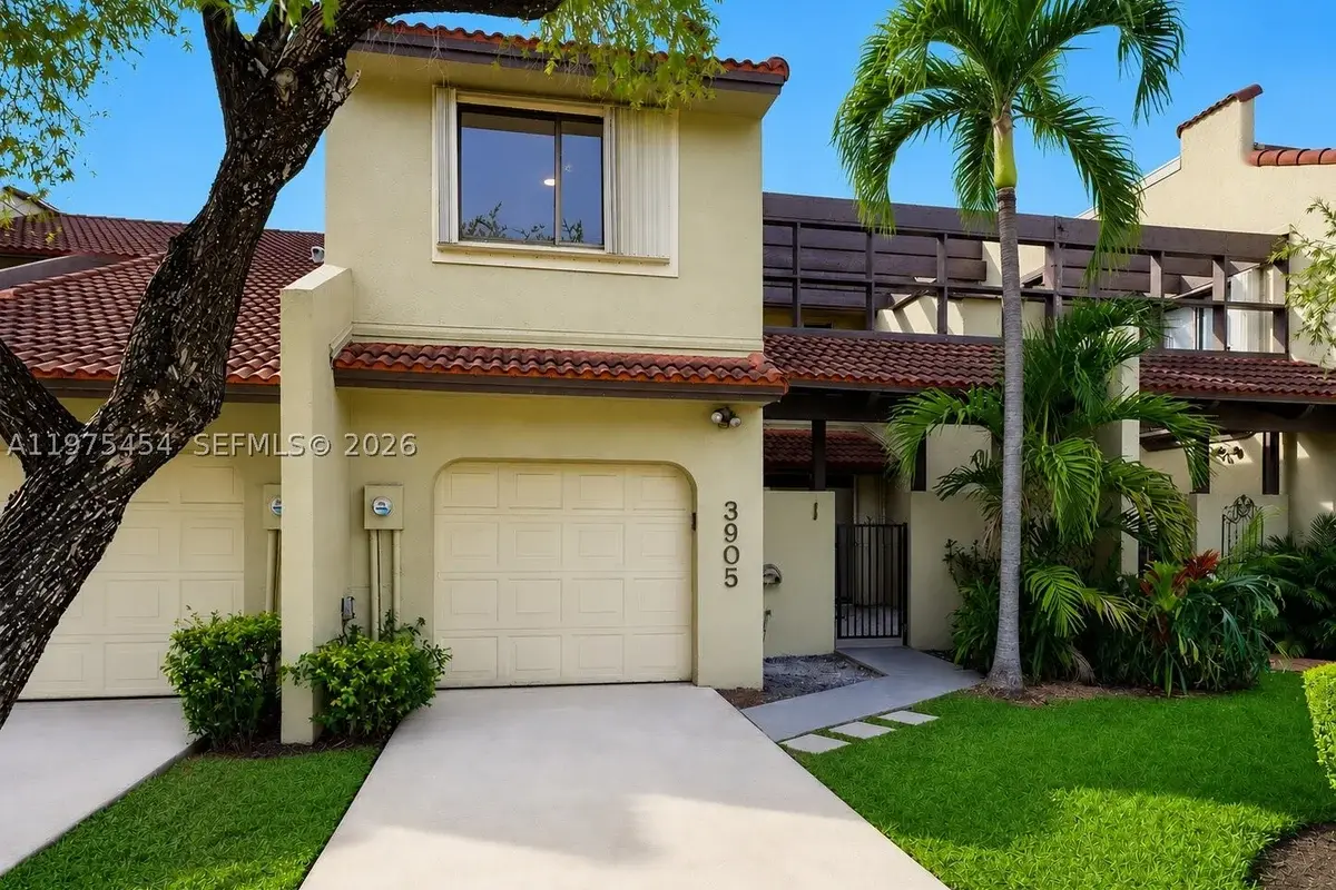 3905 Adra Ave #J-46B, Doral: photo 1 of 24