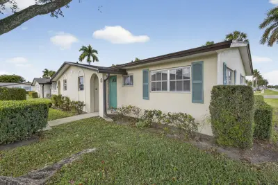 2960 Ashley Dr E #D, West Palm Beach: photo 1 of 47