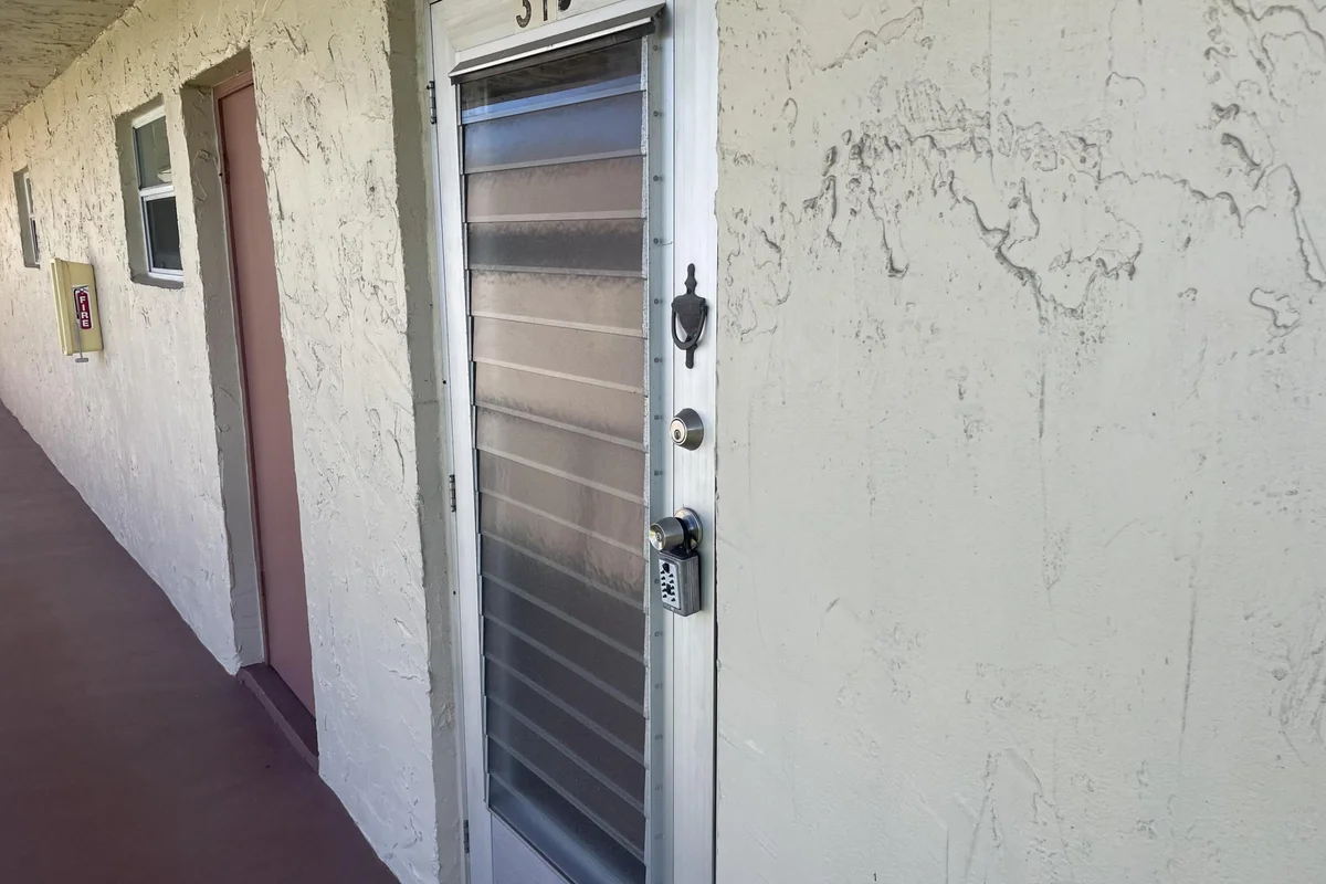 705 Lori Dr #315, Palm Springs: photo 1 of 43
