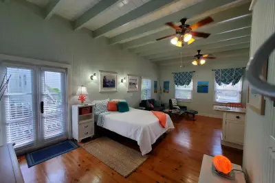 226 NE 1st Ave #Key Lime Suite, Delray Beach: photo 1 of 58