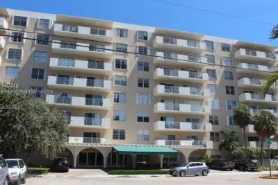 1455 N Treasure Dr #4L, North Bay Village: photo 1 of 10