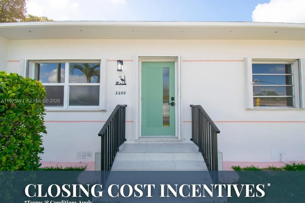 3200 SW 2nd St, Miami: photo 1 of 10