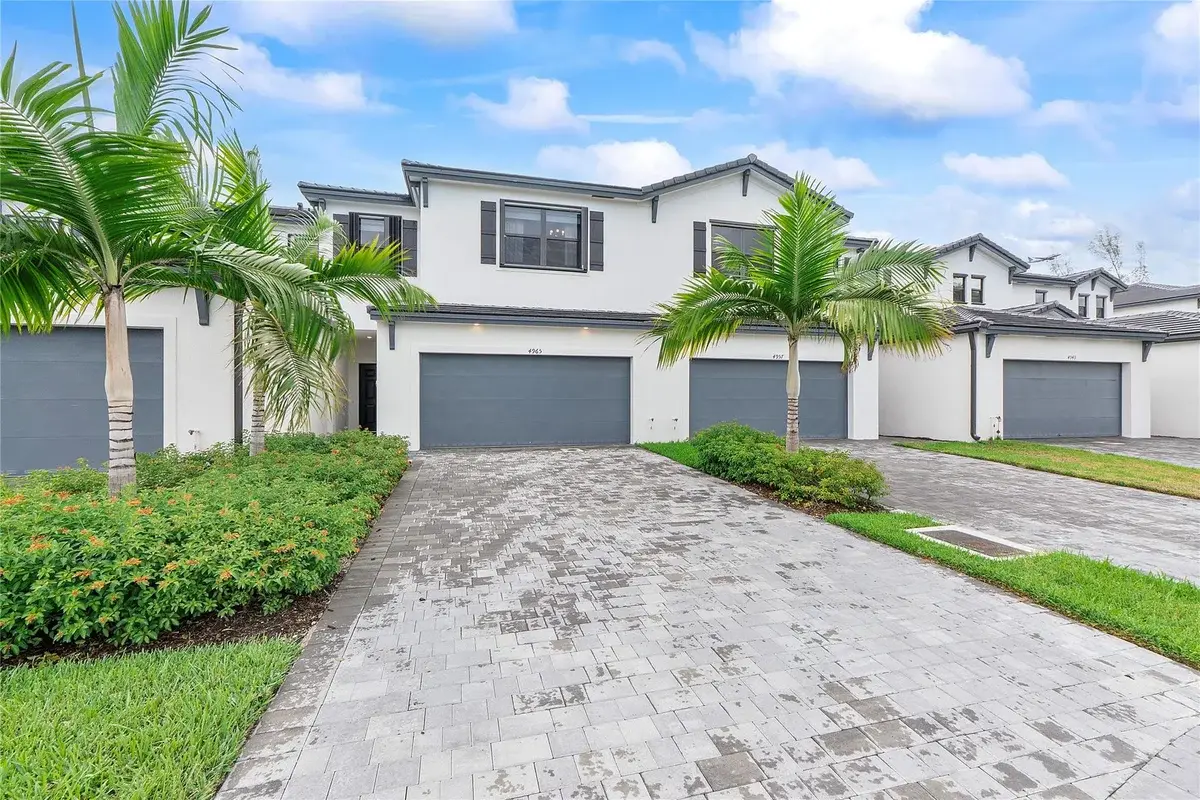 Townhouse in Dania Beach: photo 1 of 50
