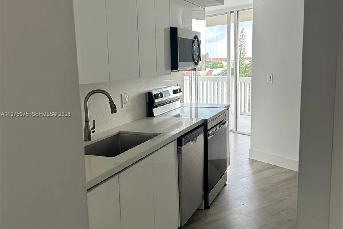 6921 Environ Blvd #7P, Lauderhill: photo 1 of 30