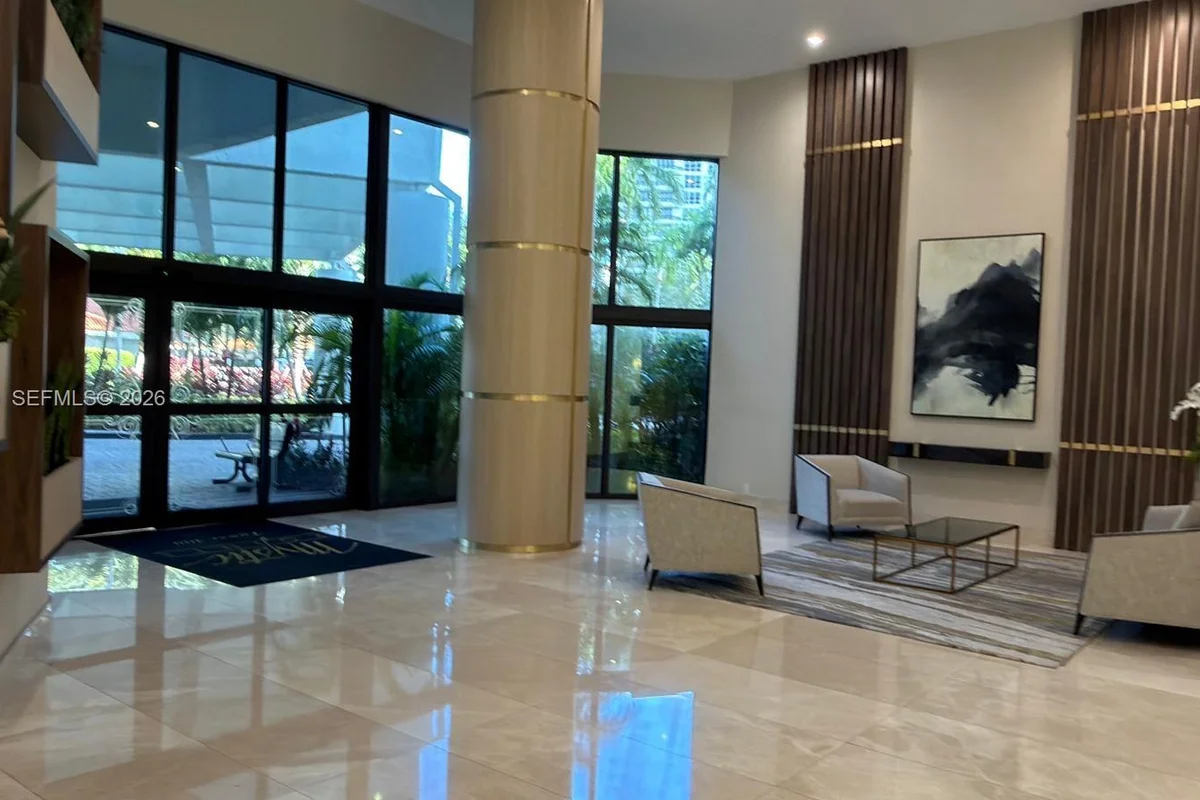 Condo in Aventura: photo 1 of 29