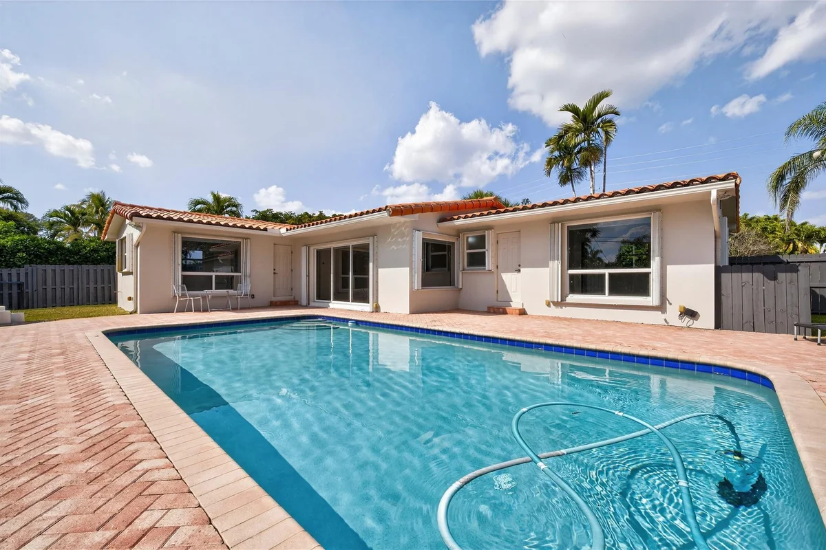 1762 NE 38th St, Oakland Park: photo 1 of 42