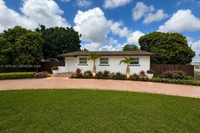 11801 SW 180th St, Miami: photo 1 of 17