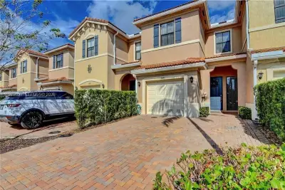 1071 NW 33rd Ct, Pompano Beach: photo 1 of 31