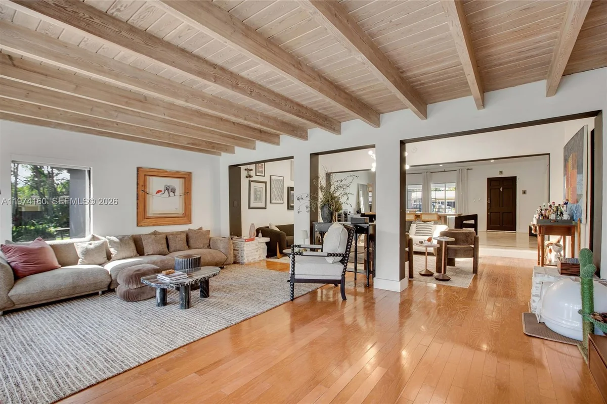 10659 NE 10th Pl, Miami Shores: photo 1 of 31