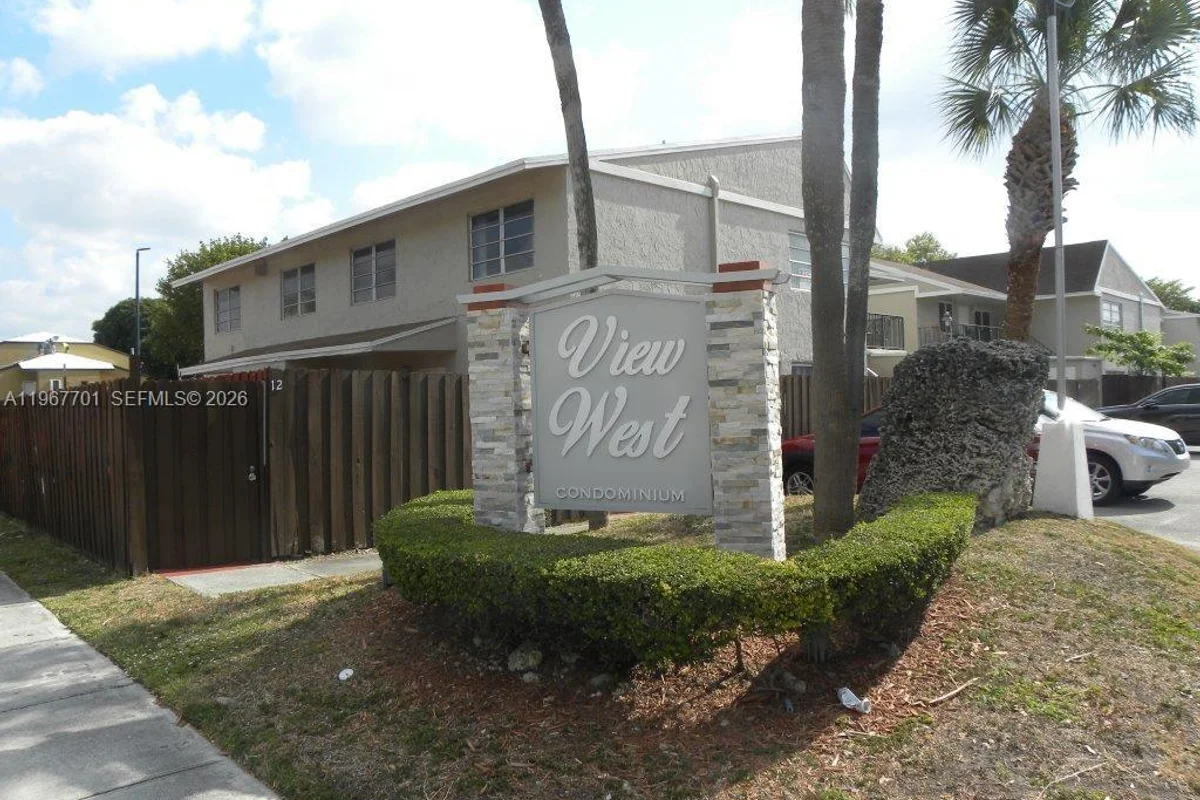 15690 SW 82nd Cir Ln #9-1, Miami: photo 1 of 13