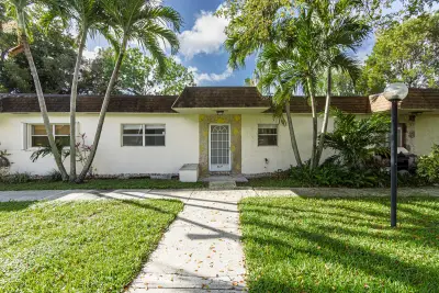 437 SW Natura Ave #F, Deerfield Beach: photo 1 of 26