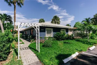 213 Hibiscus Ave, Pompano Beach: photo 1 of 18