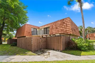1600 Coral Ave, North Lauderdale: photo 1 of 14