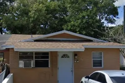 2111 NW 26th Ave, Fort Lauderdale: photo 1 of 8