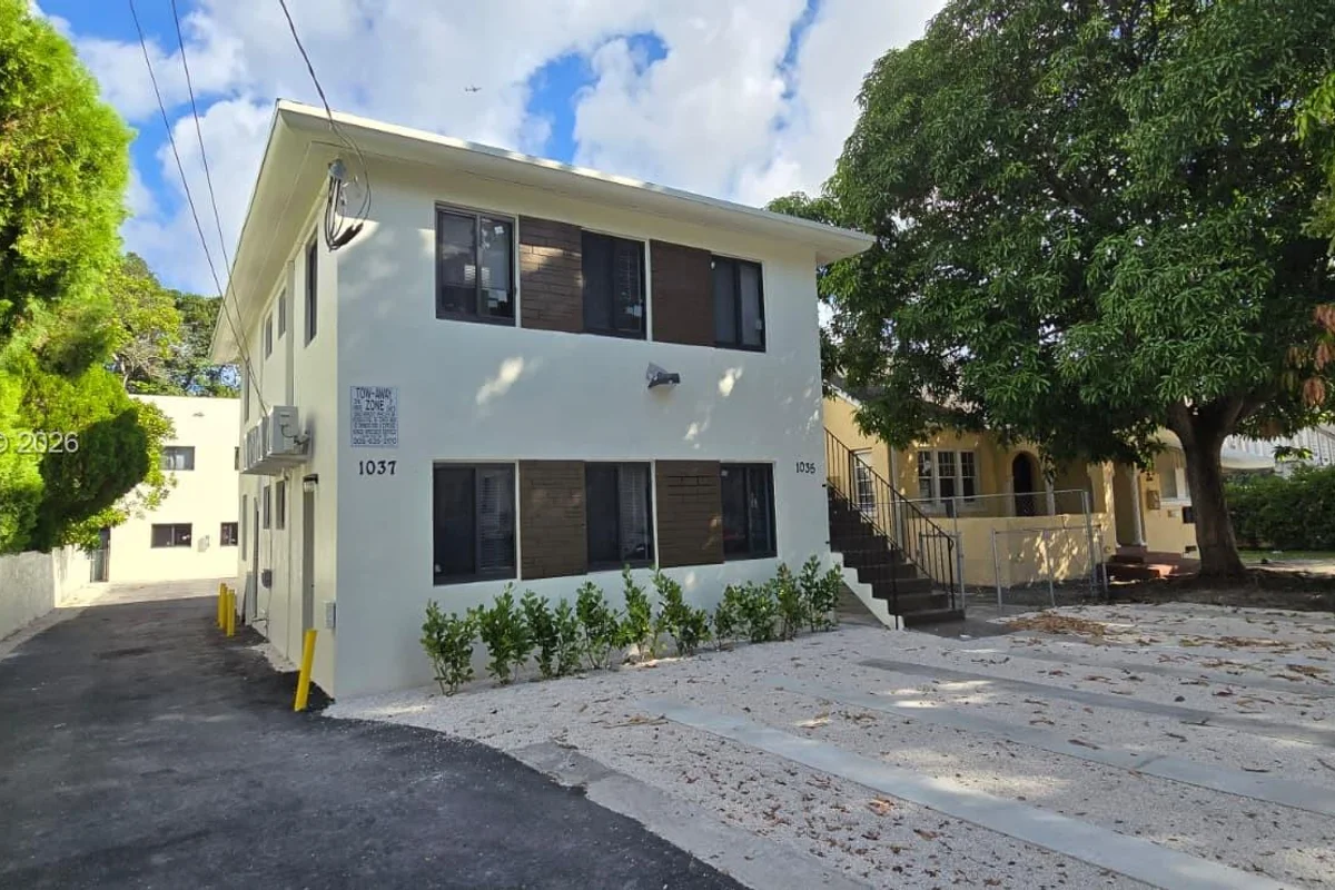 1035 SW 4th St #2, Miami: photo 1 of 11