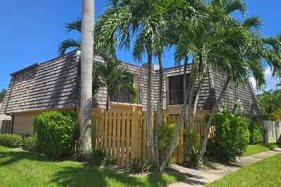 257 Lake Arbor Dr, Palm Springs: photo 1 of 17