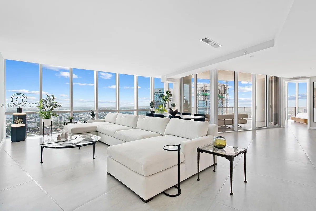 851 NE 1st Ave #PH 5402, Miami: photo 1 of 60