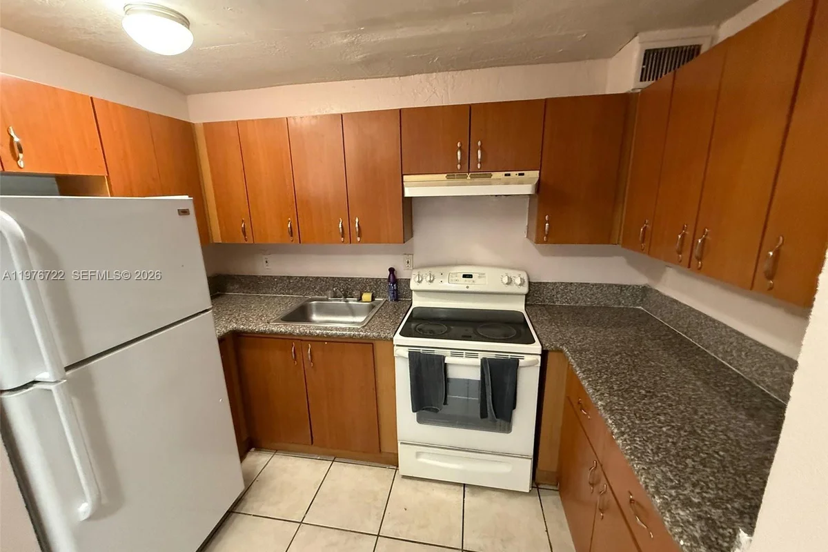 4732 SW 33rd Ave #103, Dania Beach: photo 1 of 6
