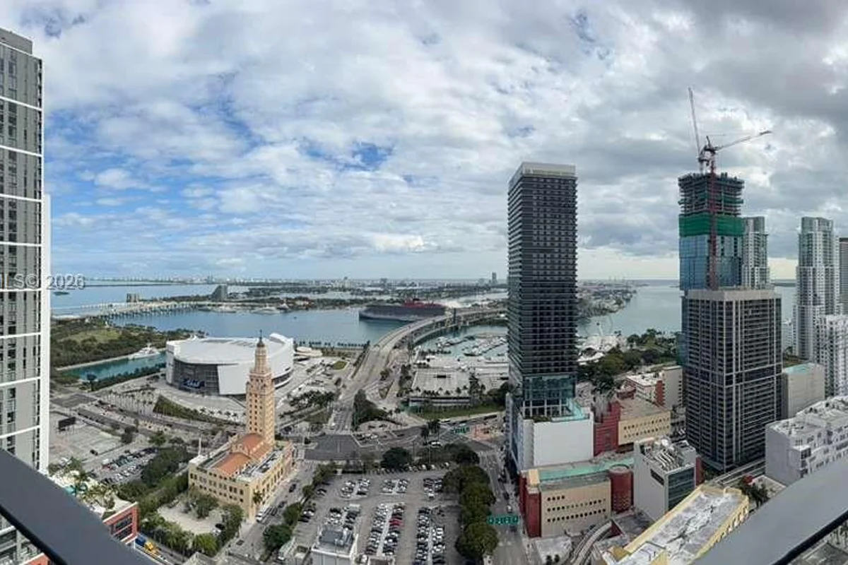 Condo in Miami: photo 1 of 17