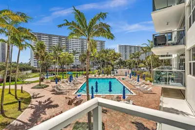 3300 NE 36th St #220, Fort Lauderdale: photo 1 of 42