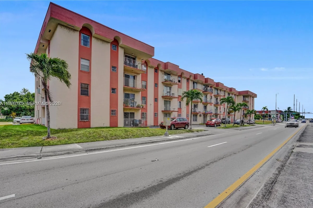 6820 W Flagler St #207, Miami: photo 1 of 19