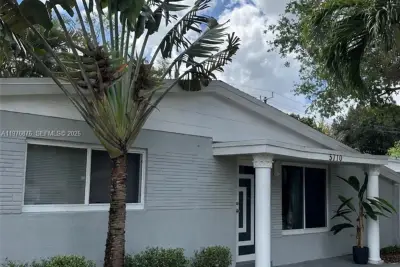 5710 Douglas St, Hollywood: photo 1 of 21