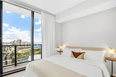 398 NE 5th St #PH 4701, Miami: photo 1 of 56