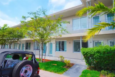 801 15th St #102, Miami Beach: photo 1 of 30