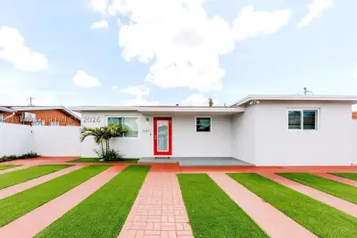 1647 NW 29th Ave, Miami: photo 1 of 24