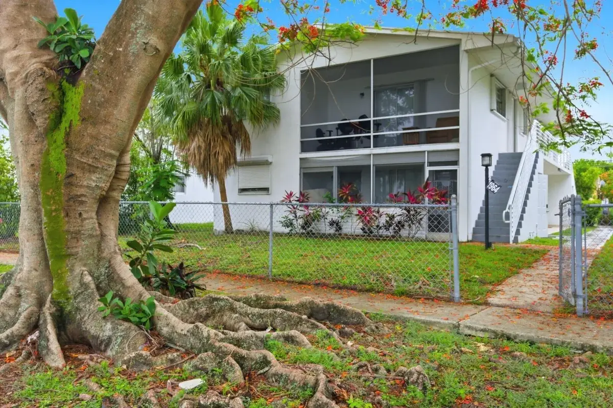 1964 NE 172nd St #5, North Miami Beach: photo 1 of 15