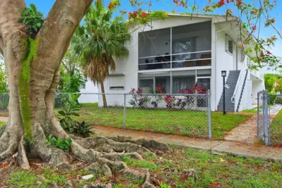 1964 NE 172nd St #5, North Miami Beach: photo 1 of 15