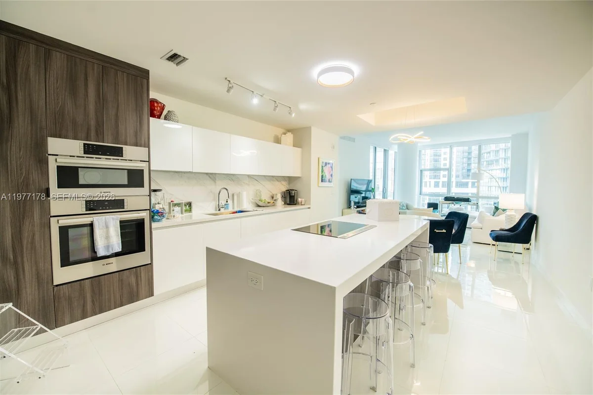 851 NE 1st Ave #811, Miami: photo 1 of 22