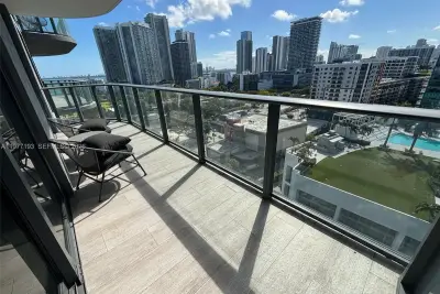 121 NE 34th St #1503, Miami: photo 1 of 14