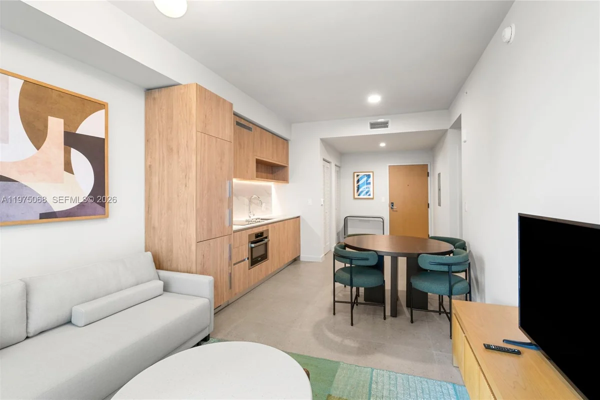 11 NE 6th St #2104, Miami: photo 1 of 65