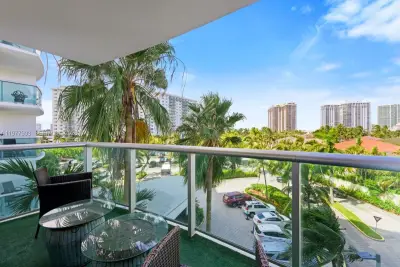 19370 Collins Ave #422, Sunny Isles Beach: photo 1 of 15