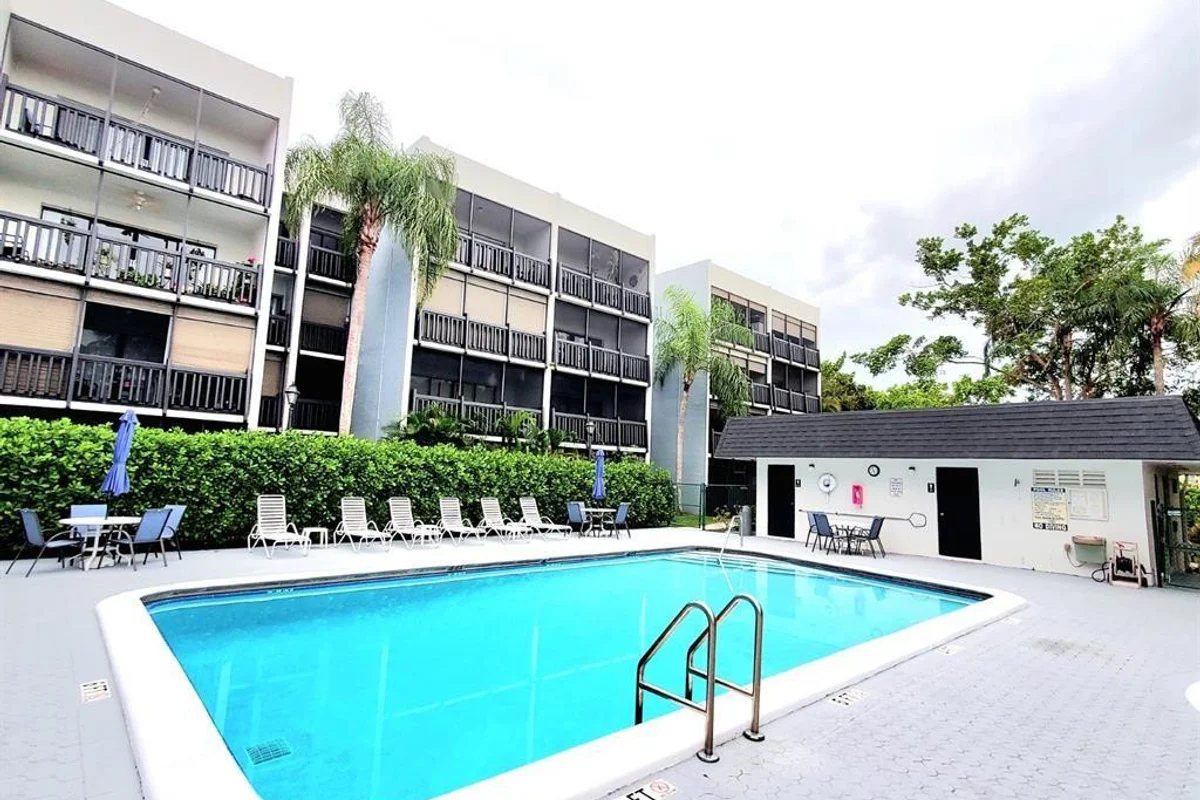 1021 Mockingbird Ln #114, Plantation: photo 1 of 17