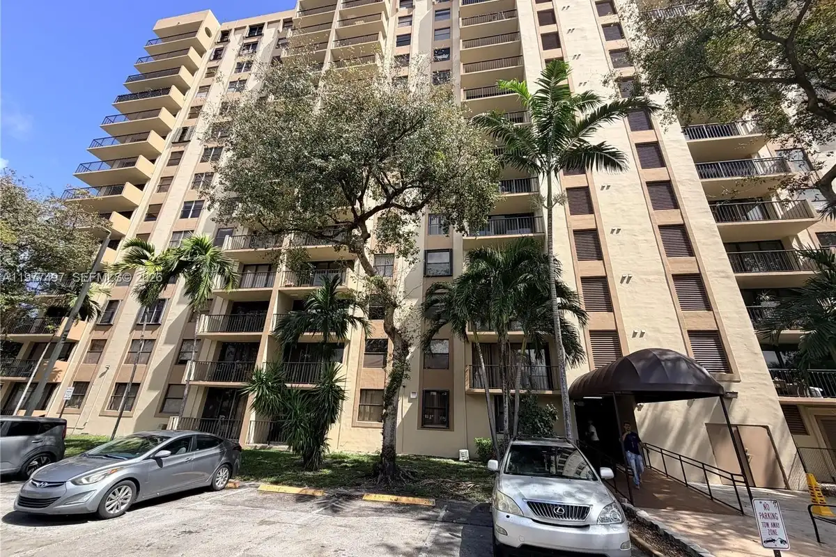 1470 NE 123rd St #A1116, North Miami: photo 1 of 14