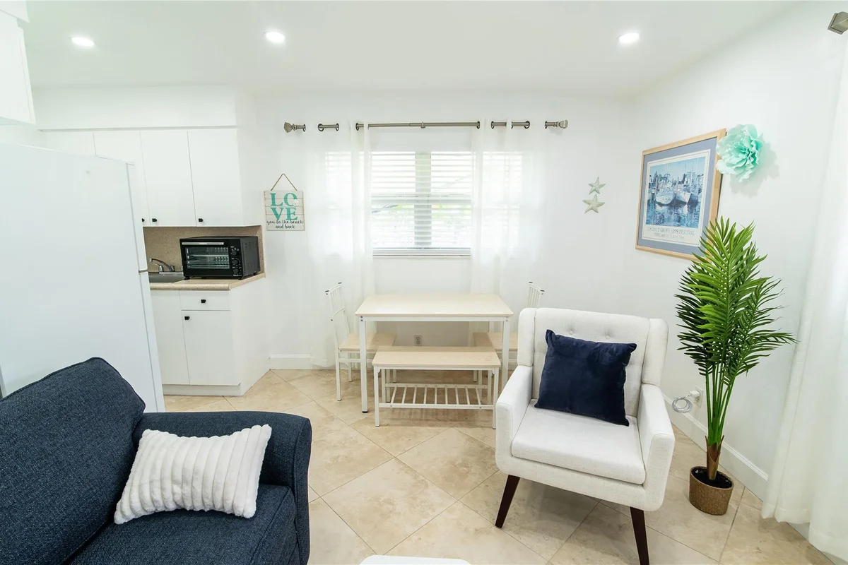 3230 NE 13th St #203, Pompano Beach: photo 1 of 11